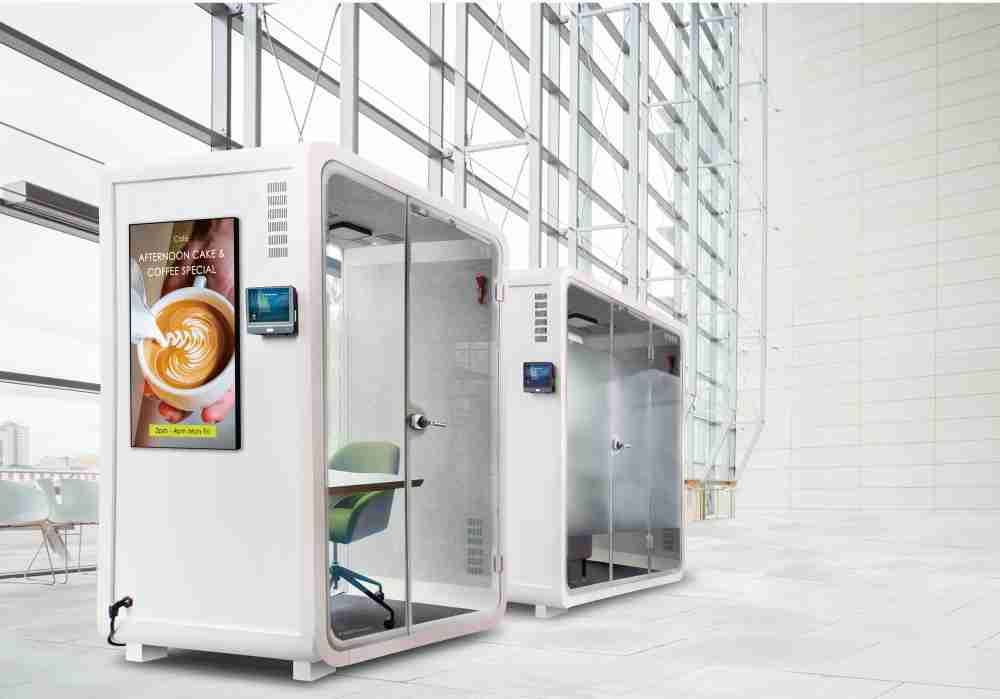 人生就是博子公司达擎之智慧行动办公舱，，采用PDLC智能调光玻璃设计，，，，透过通电与断电的电流切换，，，呈现透明与雾面效果，，，，具节能降耗特性并兼顾隐私，，，确保信息安全