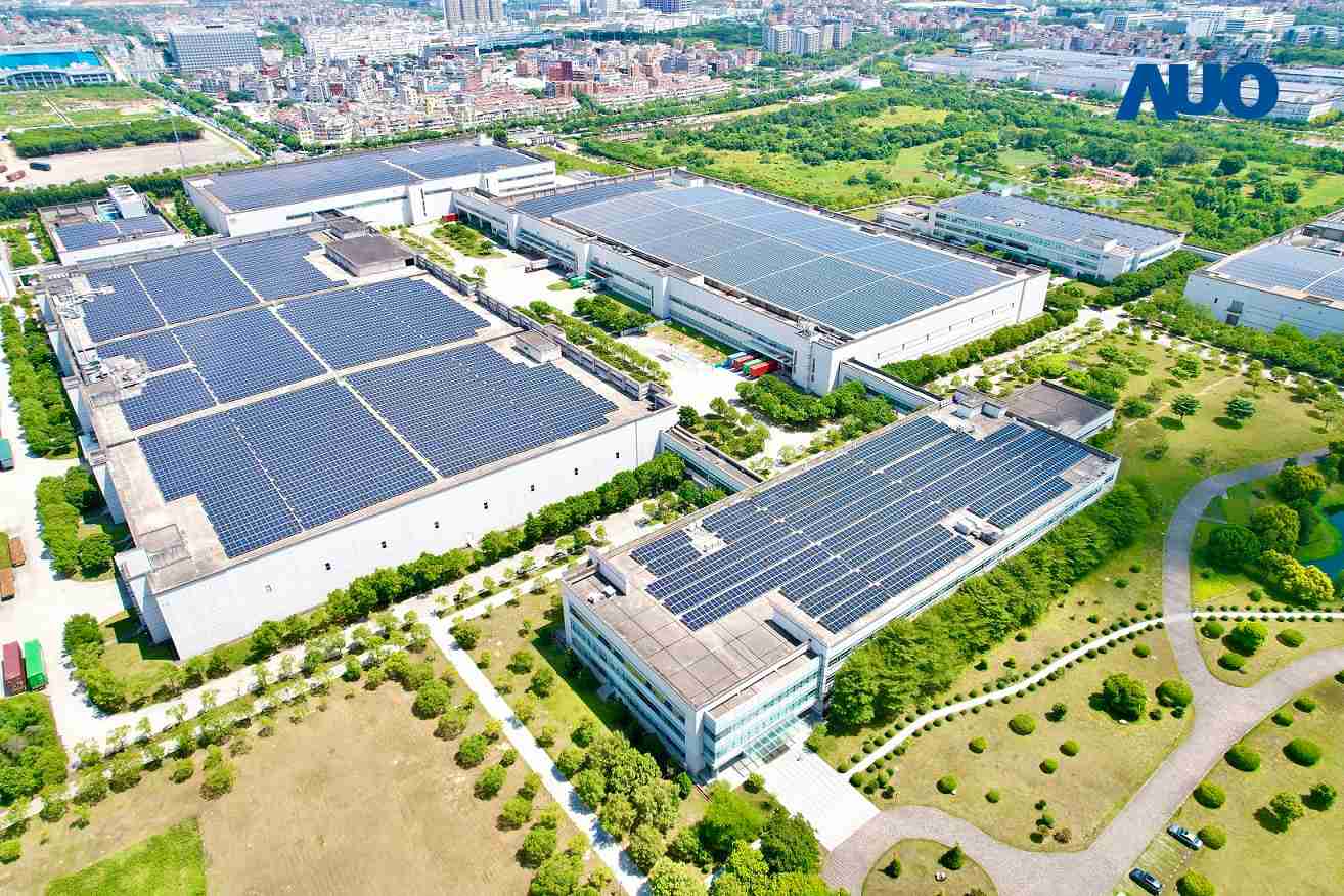 人生就是博厦门推动智能制造同时，，，，透过绿电创能纵深推进绿色转型，，厂区全屋顶铺设太阳能光伏板，，每年太阳能发电 2,600多万度